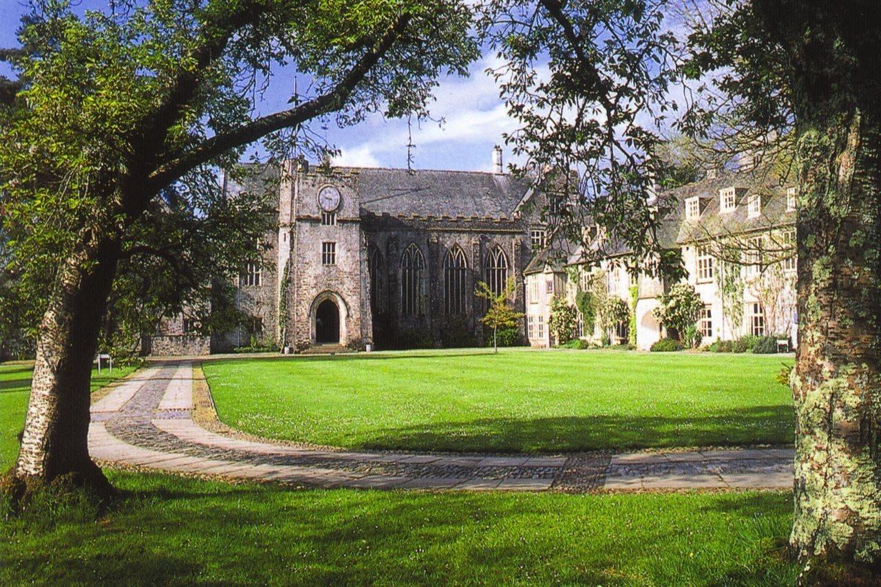 Dartington Hall Totnes Buitenkant foto