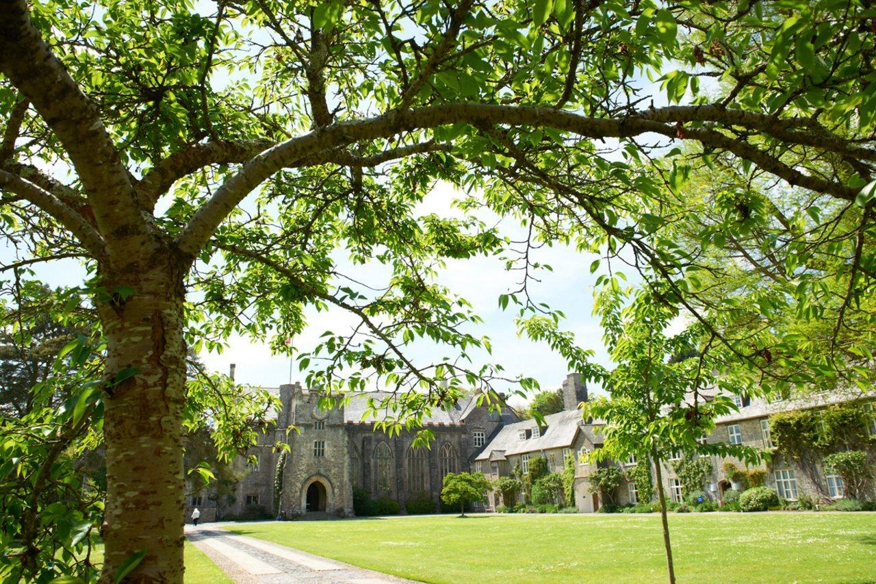 Dartington Hall Totnes Buitenkant foto