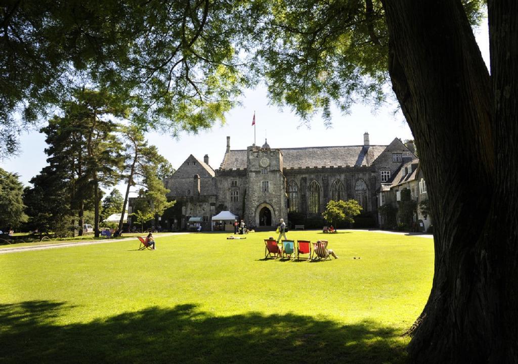 Dartington Hall Totnes Buitenkant foto